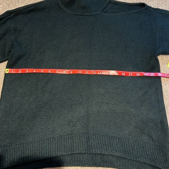 CeCe Women’s Black Cold Shoulder Sweater - Picture 6 of 9